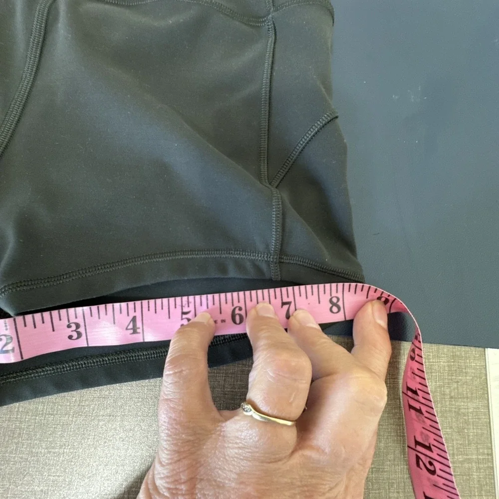 Lululemon In Movement Short Women's 6 Lululemon W7AJ8S Biker Studio Gray/Taupe